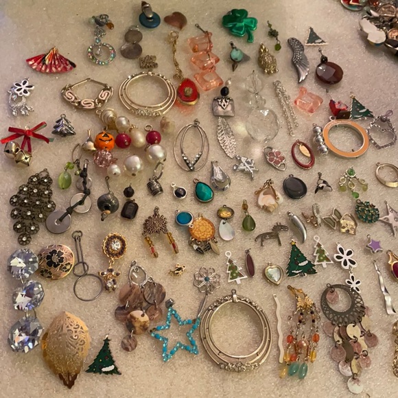 Vintage Jewelry - Bundle 105 pendent lot